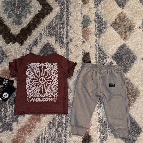 Volcom Set - Picture 9 of 9